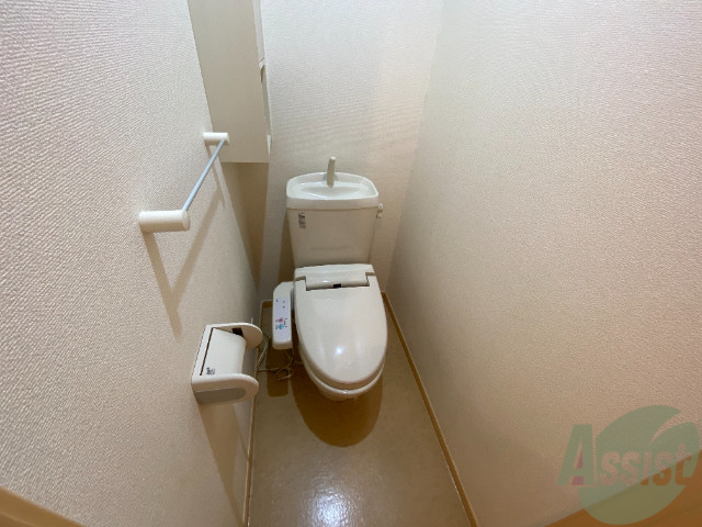 トイレ　トイレはお風呂と別で、ウォシュレット機能も付いてます。