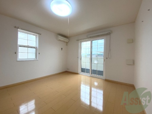 その他部屋・スペース　広々とした寝室で気持ちよく睡眠が取れそうですね。