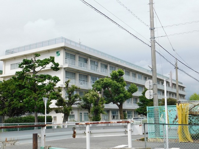 中学校　富士市立田子浦中学校（中学校）まで616m
