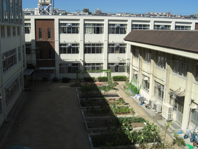 小学校　神戸市立霞ヶ丘小学校（小学校）まで410m