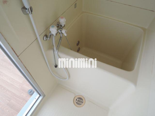 バス・シャワールーム　ゆったりできるお風呂です。