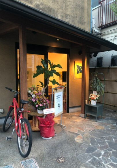 飲食店　NIWATORI COFFEE(ニワトリ コーヒー)（飲食店）まで260m