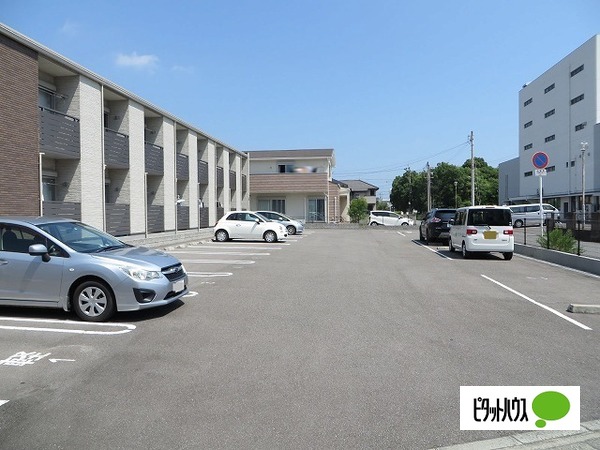 駐車場　駐車場