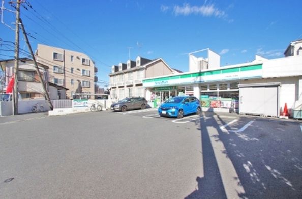 コンビニ　ファミリーマート/川崎宮内一丁目店（コンビニ）まで680m