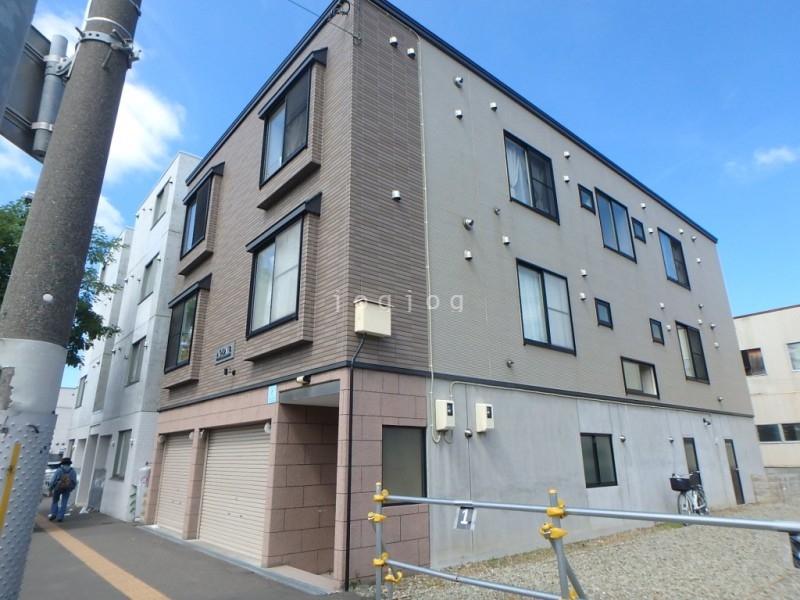 建物外観　アクア１８