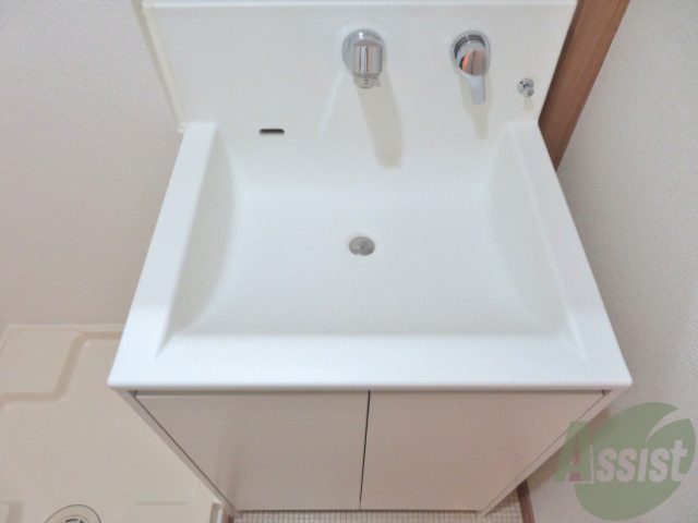 洗面設備　忙しい朝の味方、独立洗面台があるのは嬉しいですね。