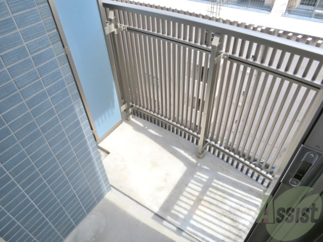 バルコニー　陽の光が差し込む明るいお部屋は気持がいいですね～