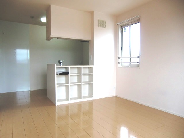 居室・リビング　※室内写真は301号室です。（同じ間取りタイプ）