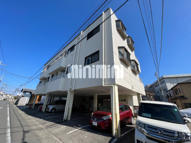 建物外観　落ち着いた色合いの外観です