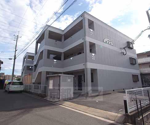 建物外観　ガレージ１台込です。