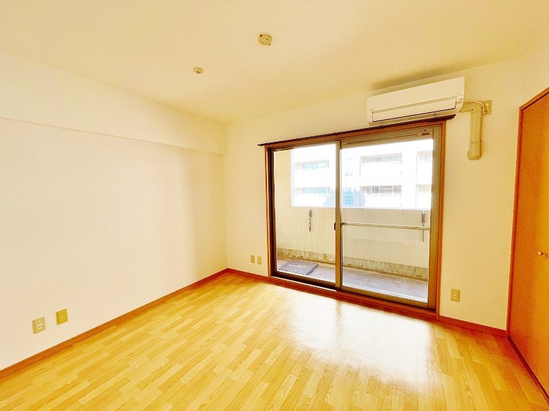 居室・リビング　★洋室6.7帖★