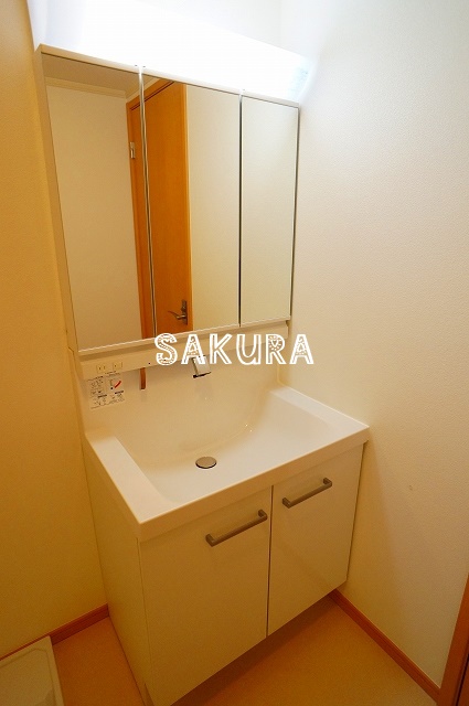 洗面設備　身支度に便利な洗面台！