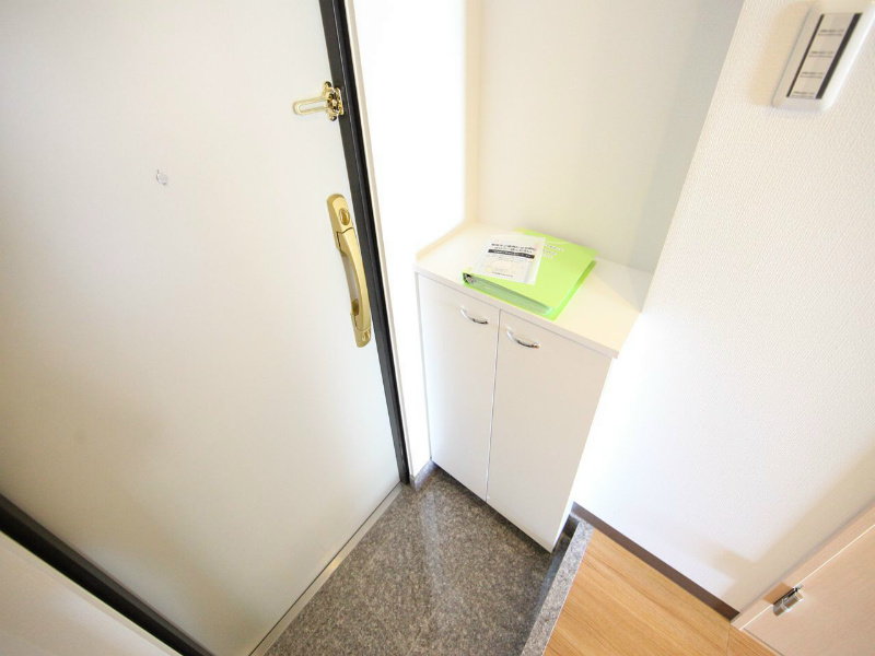 玄関　玄関　シューズボックス付