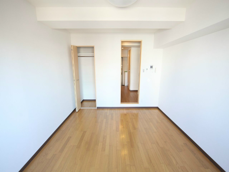 居室・リビング　洋室7.9帖　クローゼット付（収納充実してます）