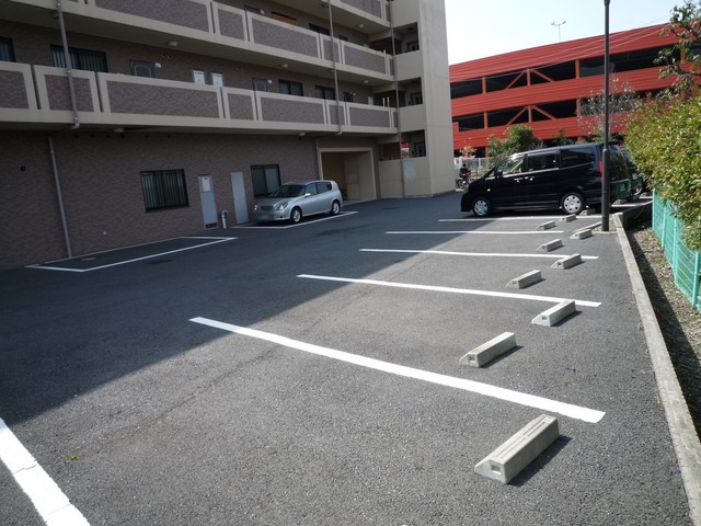 駐車場　駐車場要空き確認