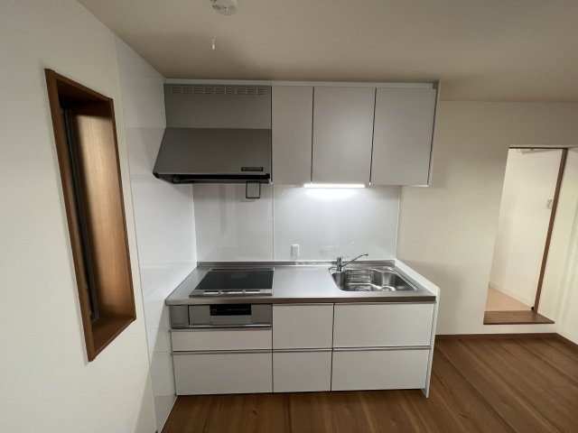 キッチン　3口コンロ付きのシステムキッチン！