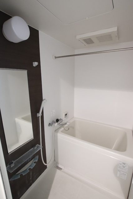 バス・シャワールーム　★浴室乾燥＆バー付きで室内干しに便利★