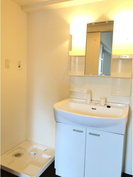 洗面設備　※写真は同じマンションの違う部屋のものになります。