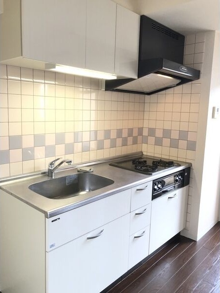 キッチン　※写真は同じマンションの違う部屋のものになります。