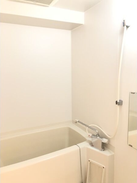 バス・シャワールーム　※写真は同じマンションの違う部屋のものになります。