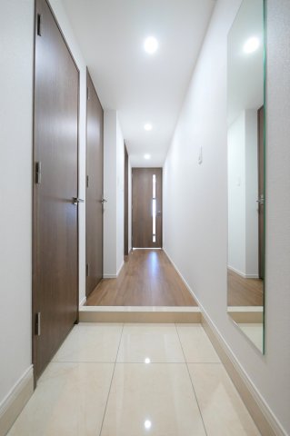 玄関　おしゃれな内装です