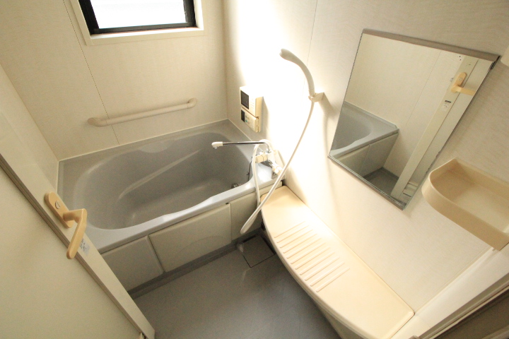 バス・シャワールーム　追い炊き付き☆