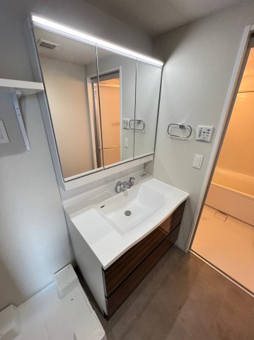 洗面設備　使いやすい洗面所です