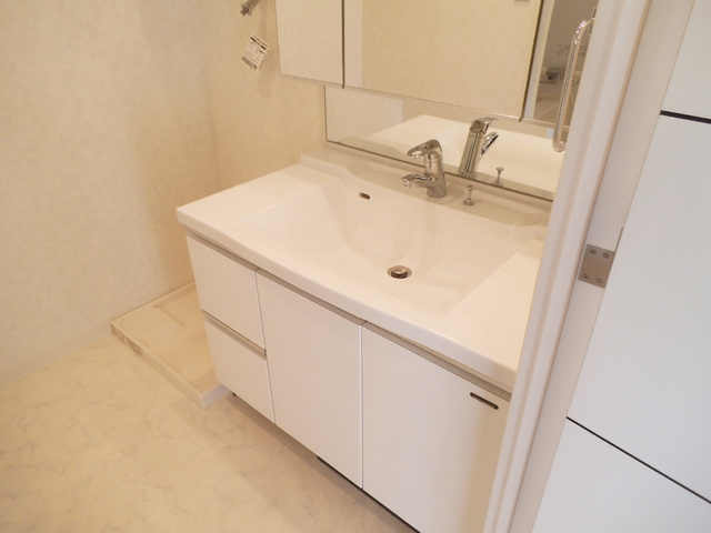 洗面設備　大きな独立洗面台も完備しています！