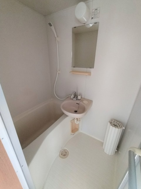 バス・シャワールーム　★うれしいバストイレ別です★※同タイプ参考写真