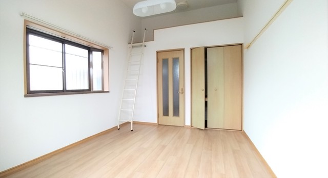 居室・リビング　★出窓とロフト付き洋室です★※同タイプ参考写真