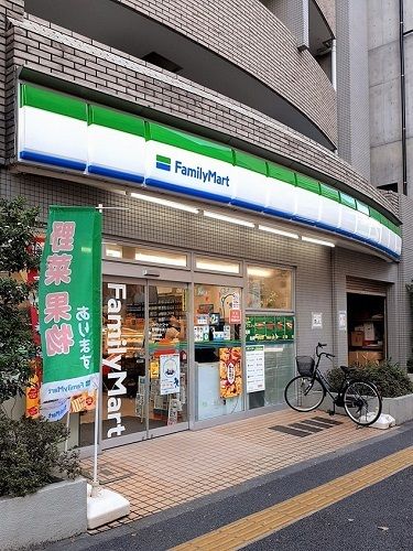 コンビニ　ファミリーマート板橋駅桜通り店（コンビニ）まで167m