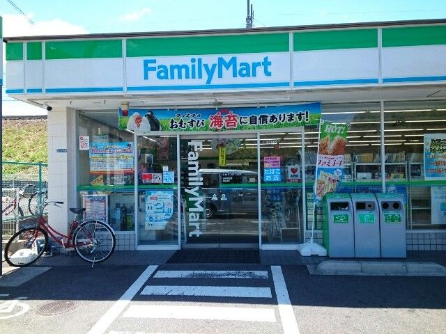 コンビニ　ファミリーマート様（コンビニ）まで600m