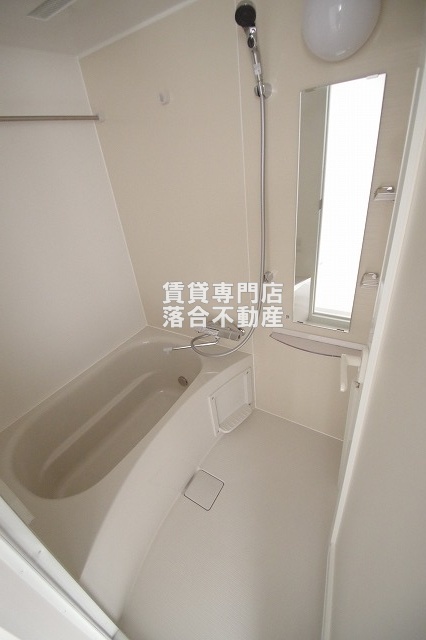 バス・シャワールーム　追い炊き機能、浴室乾燥機付き♪