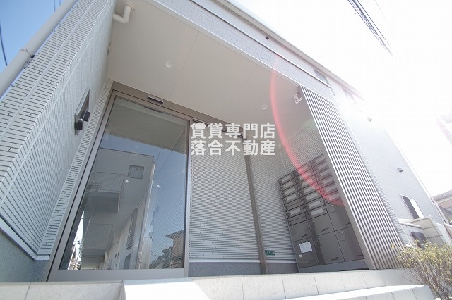 エントランス　オートロック付きで安心♪便利な宅配ボックス完備
