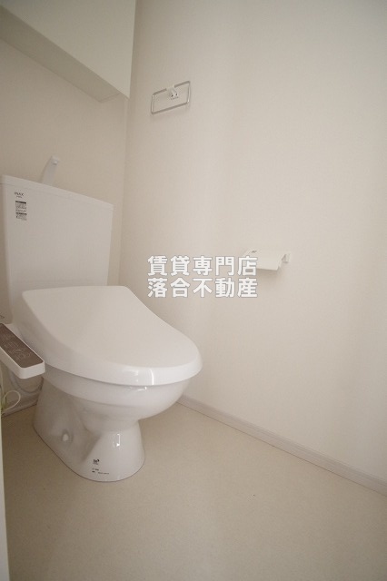 トイレ　温水洗浄暖房便座付き♪