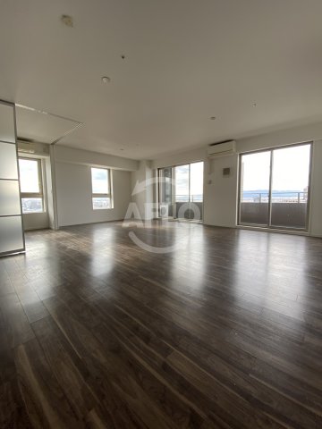 居室・リビング　リバーサイドタワー中之島　リビング