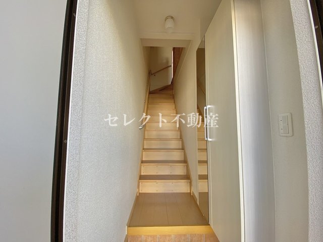 玄関　【フォルトグランデ　I】落ち着いた玄関です