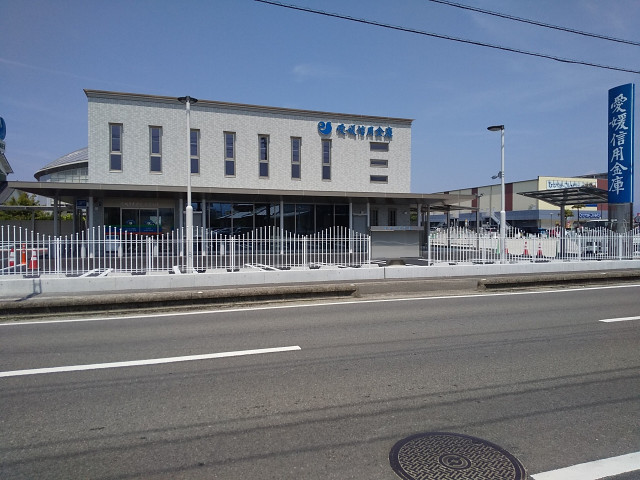 銀行　愛媛信用金庫松前支店（銀行）まで842m