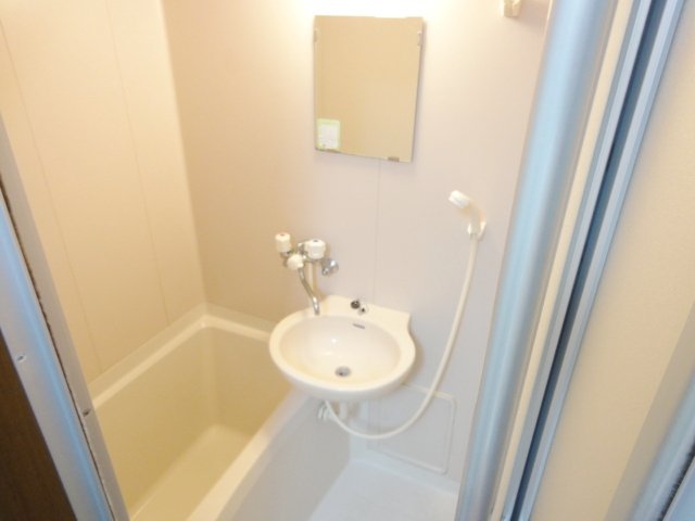 バス・シャワールーム　同物件別号室です。
