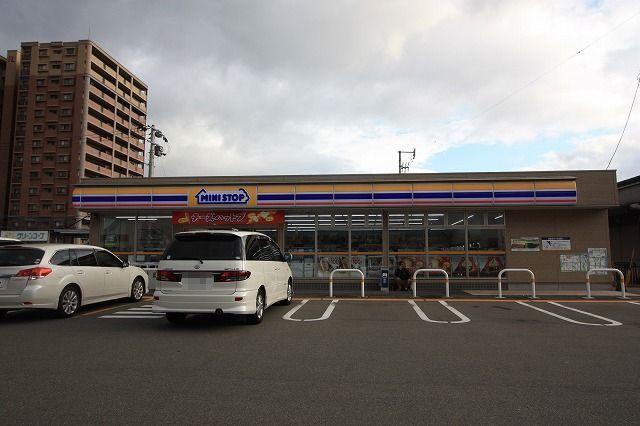 コンビニ　ミニストップ新飯塚店（コンビニ）まで850m