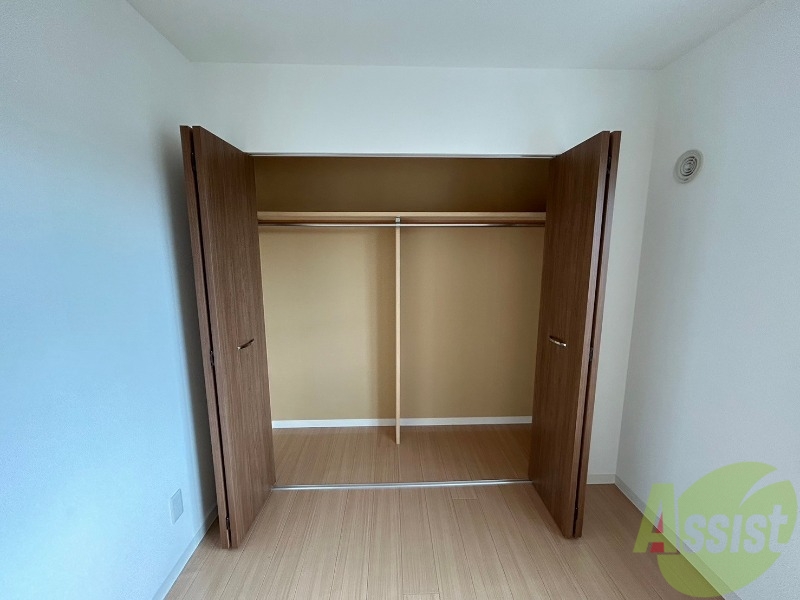 収納　クローゼットは奥行きもあり、荷物が多い方でも安心です。