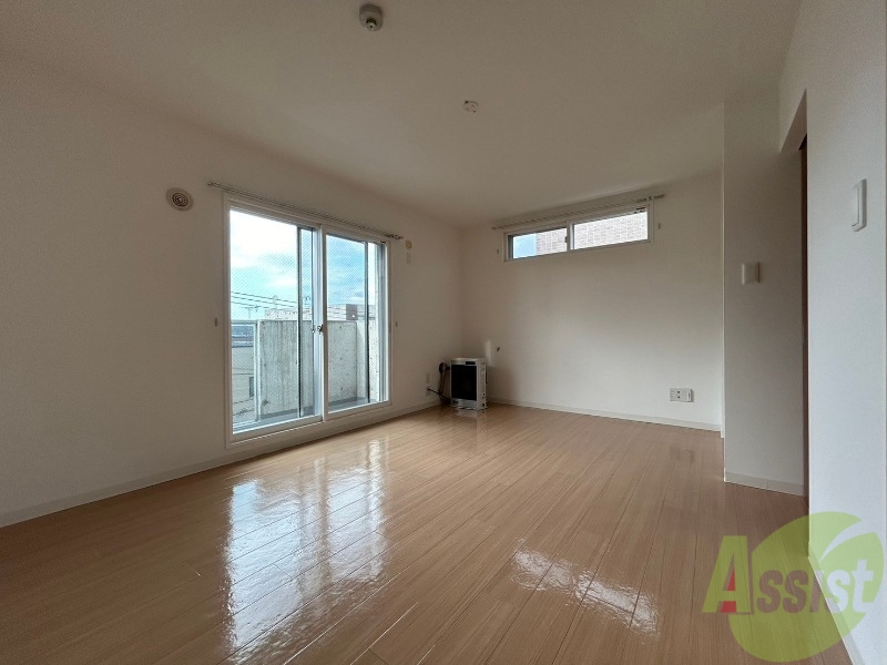 居室・リビング　広くてキレイなお部屋が広がっていて、充実した生活が送れそう。