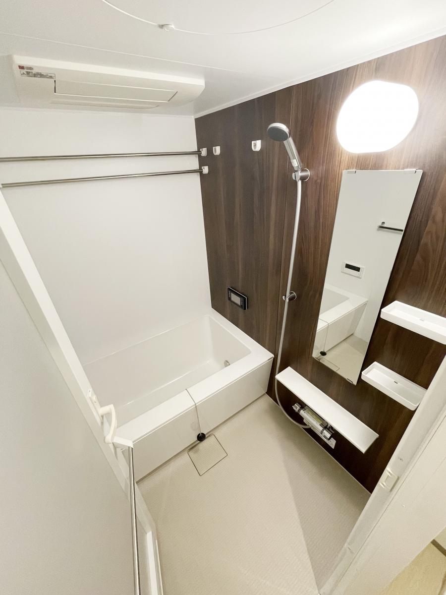 バス・シャワールーム　※反転タイプの写真を使用しています。