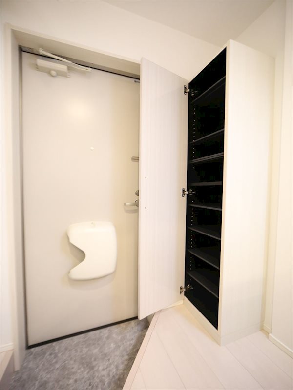 玄関　玄関　シューズボックス付（収納充実してます）