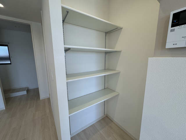 収納　収納棚も出来ました