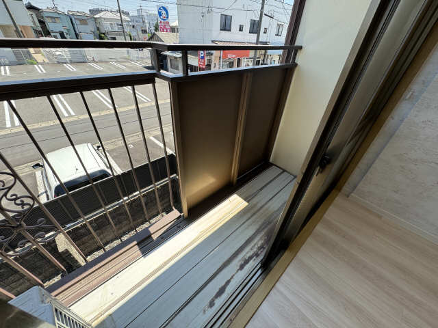バルコニー　バルコニーは写真で見るより広めかも、、、