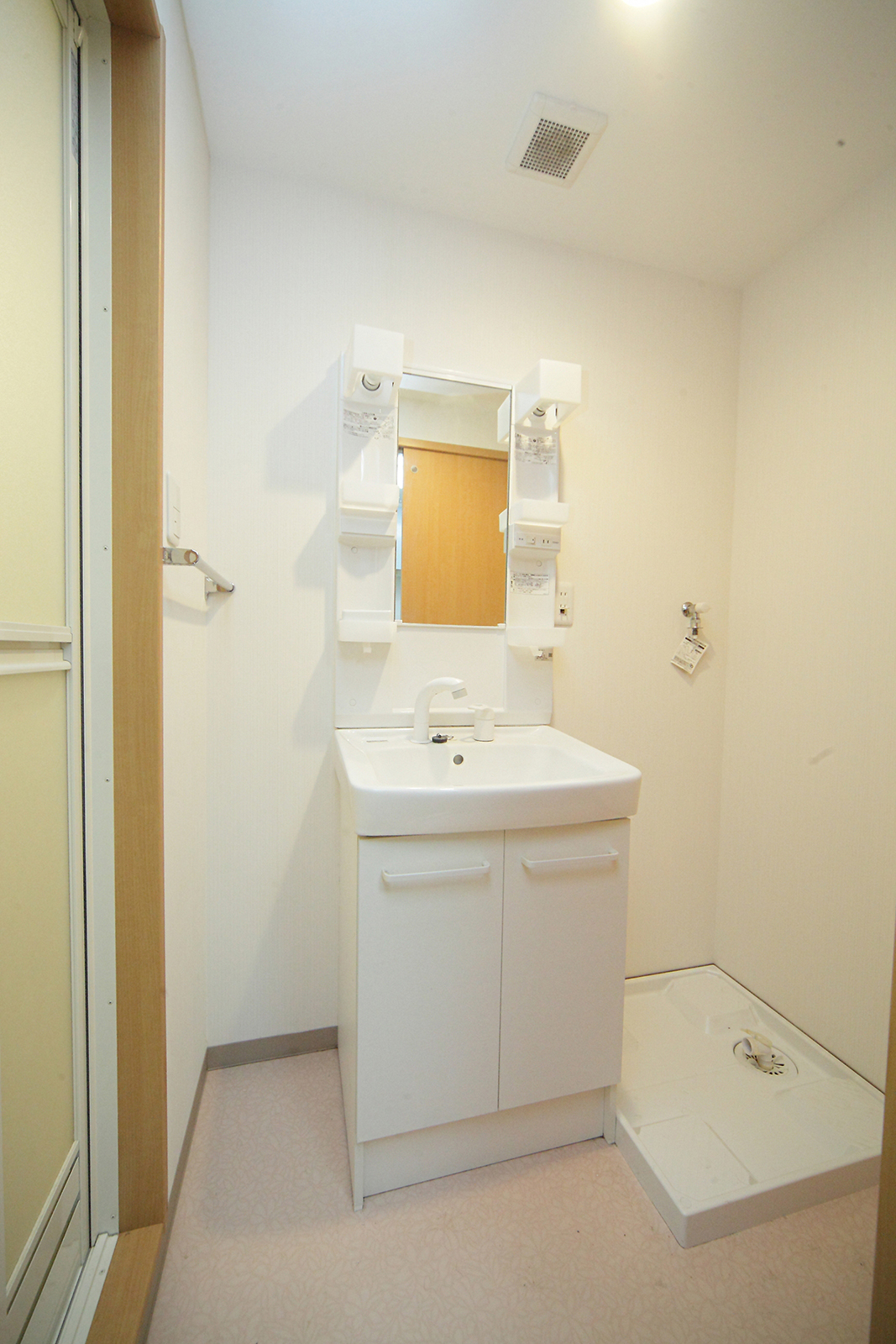 洗面設備　独立洗面化粧台付き