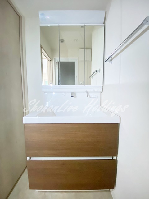 洗面設備　三面鏡洗面台♪