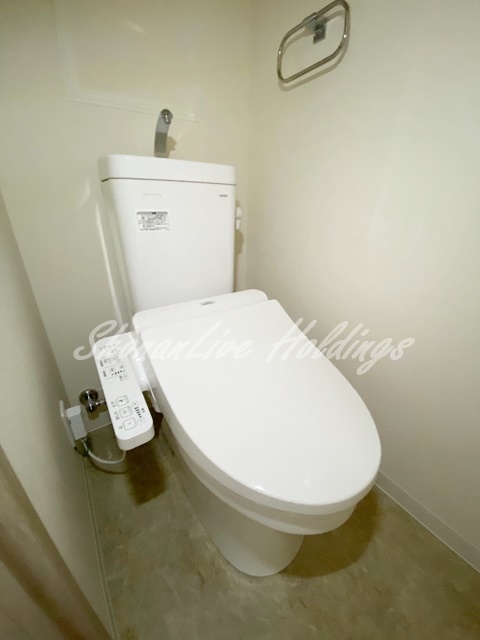 トイレ　温水洗浄便座付き♪