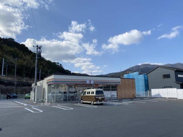 コンビニ　セブンイレブン飯塚大分店（コンビニ）まで100m